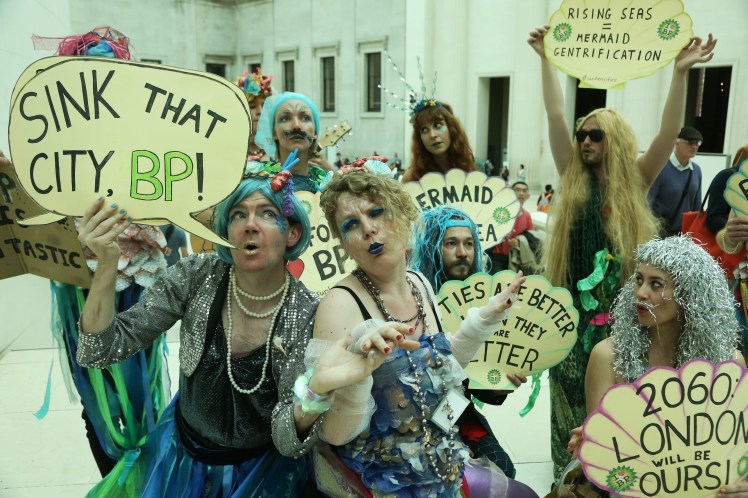 The splashmob in full flow. Photo by Kristian Buus.