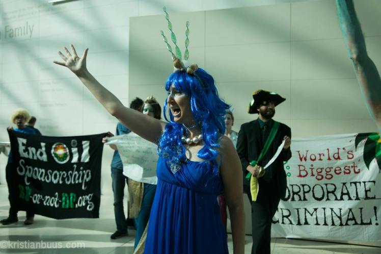 smaller-version-oceanic-conductors-lead-the-crowd